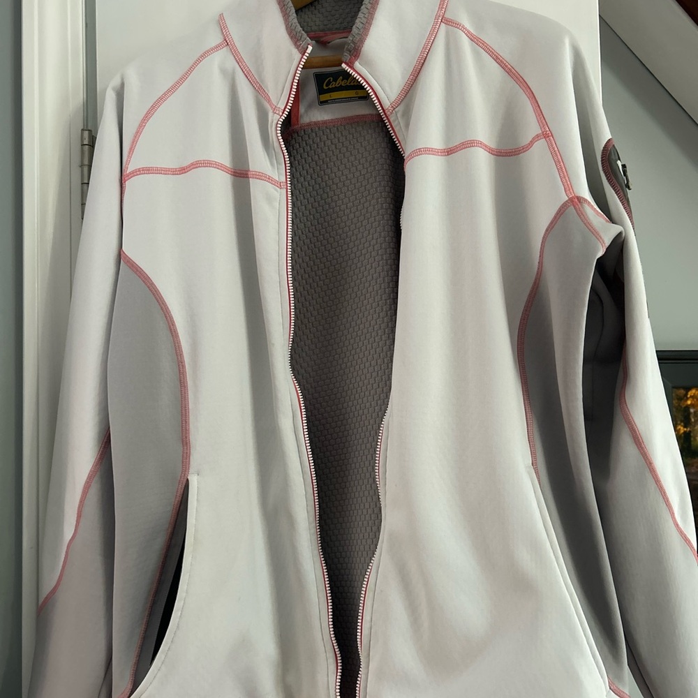 Cabela's Gray Ski Jacket with Stand-Up Collar and Sporty Design